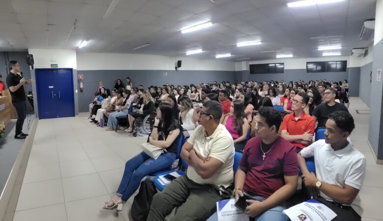 Capitão Wagner reúne centenas de pessoas em palestra sobre segurança pública