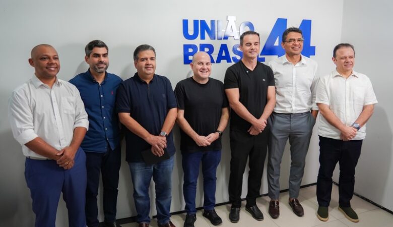 União Brasil consolida aliança com Roberto Cláudio e prepara nova formação de oposição para 2026