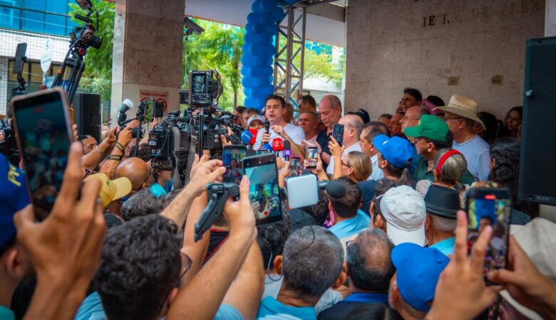 Ciro Gomes reúne multidão no Beco do Cotovelo e reafirma luta por mudança no Ceará